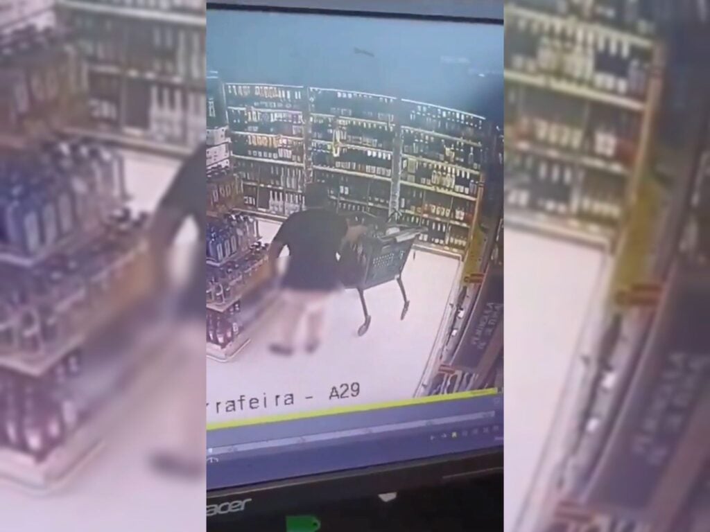 Imagem Ilustrando a Notícia: Mulher faz cocô no chão de adega de supermercado e vídeo viraliza; assista