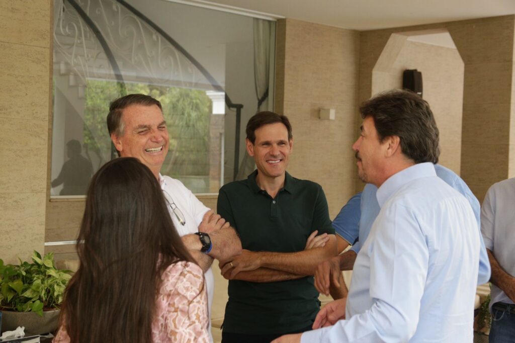 Imagem Ilustrando a Notícia: Líder nas pesquisas para prefeitura de Rio Verde, Lissauer acompanha Bolsonaro em Goiânia