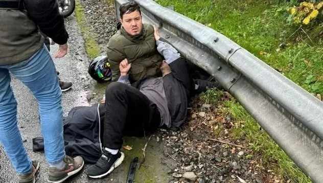 Imagem Ilustrando a Notícia: Na Irlanda, filho de prefeito brasileiro é atropelado por viatura da polícia e tem perna amputada