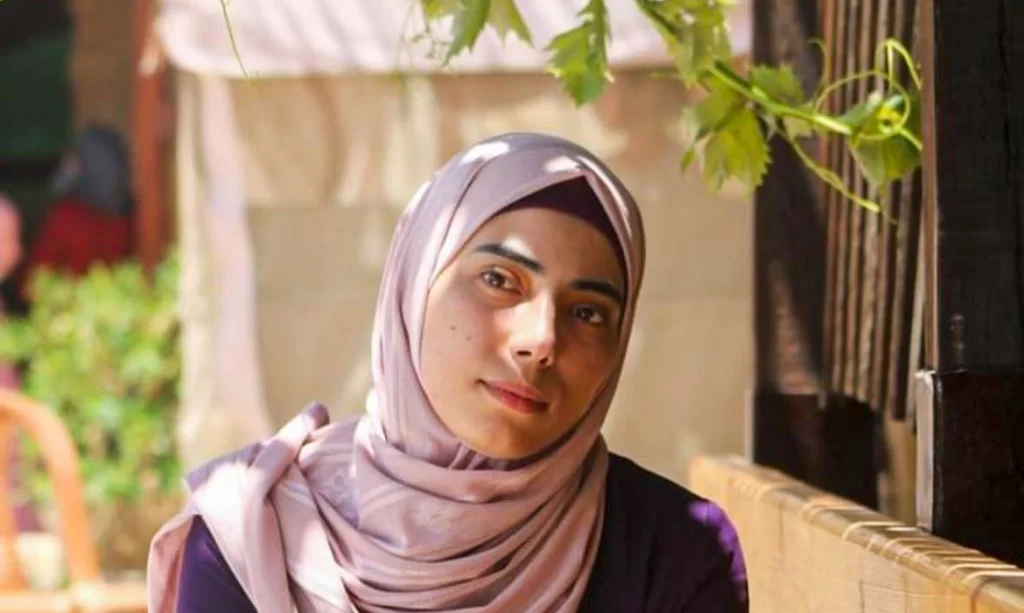 Imagem Ilustrando a Notícia: Poeta e romancista palestina Heba Abu Nada morre em bombardeio