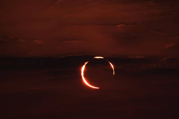 Imagem Ilustrando a Notícia: Veja o horários do eclipse solar no próximo fim de semana