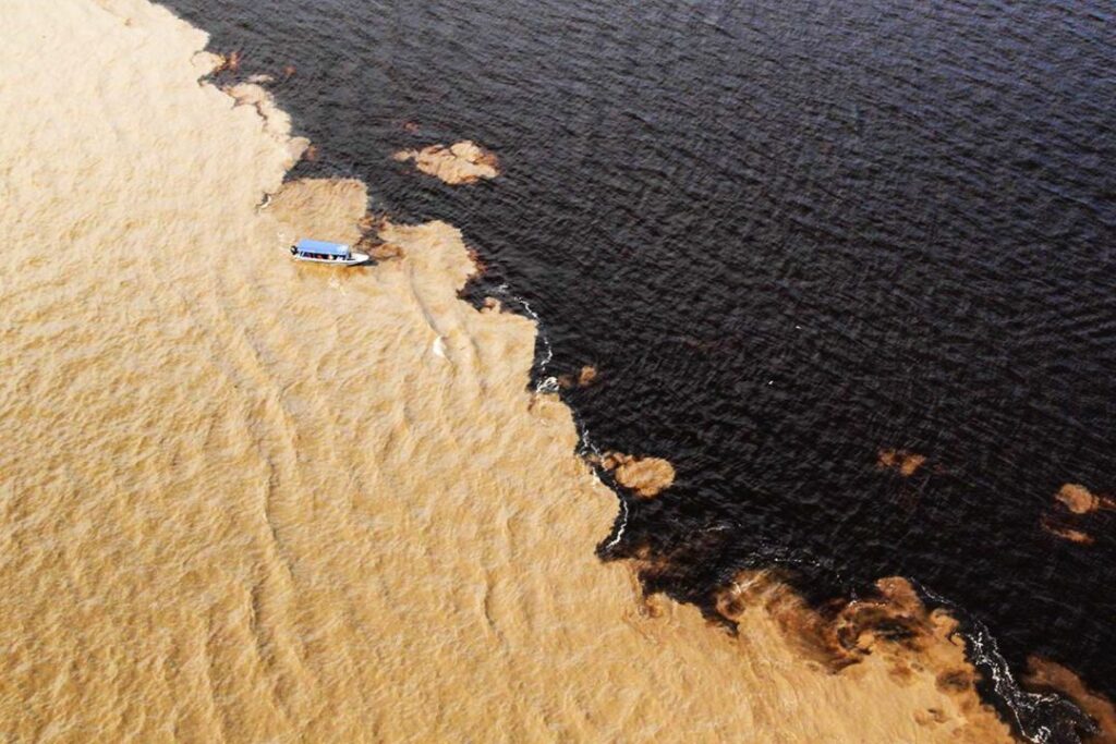 Imagem Ilustrando a Notícia: Rio Negro apresenta sinais de recuperação após maior seca da história