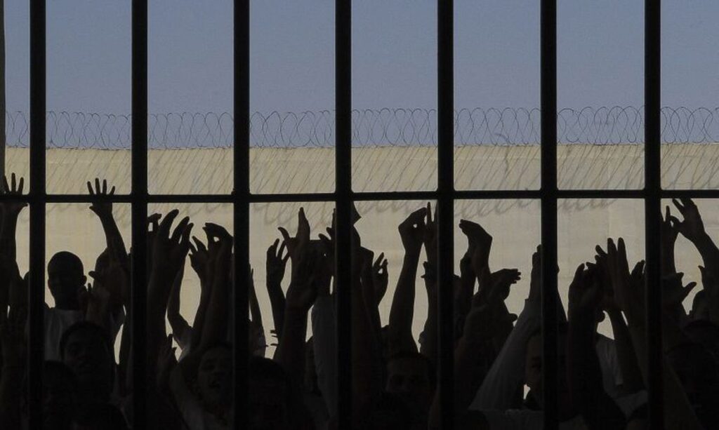 Imagem Ilustrando a Notícia: STF vota por obrigar Estado a enfrentar crise no sistema penitenciário