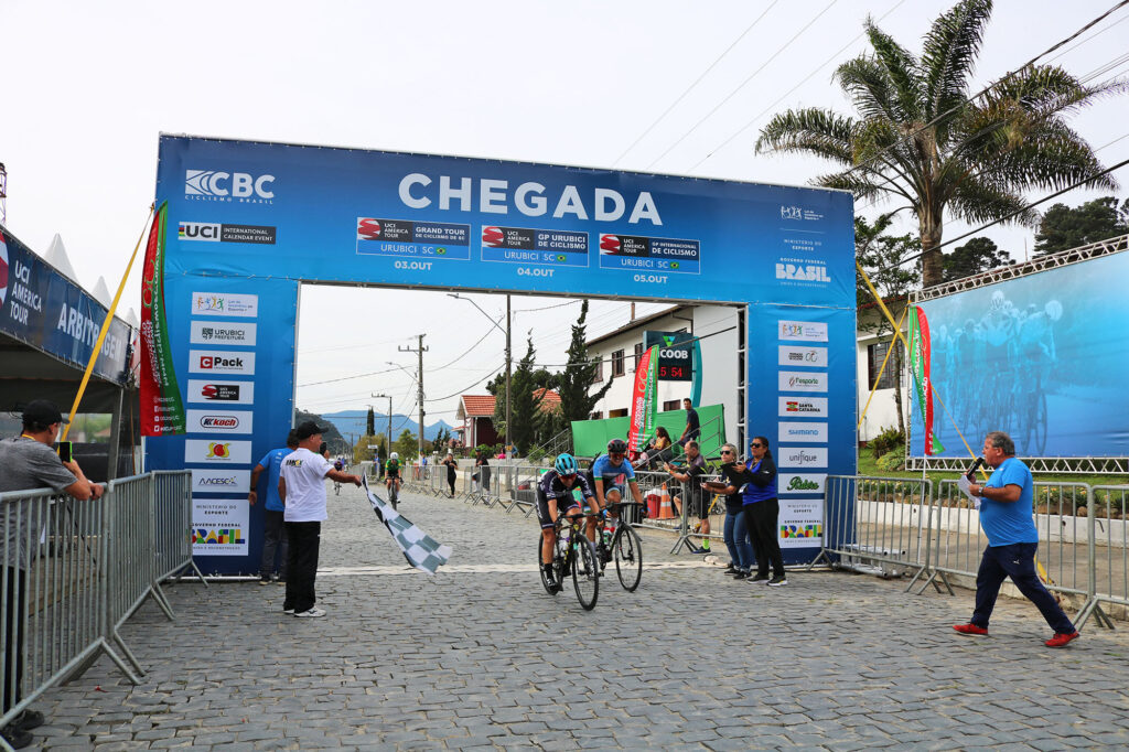 Imagem Ilustrando a Notícia: Atletas da Venezuela e da Colômbia vencem o Gran Tour Ciclismo de Santa Catarina