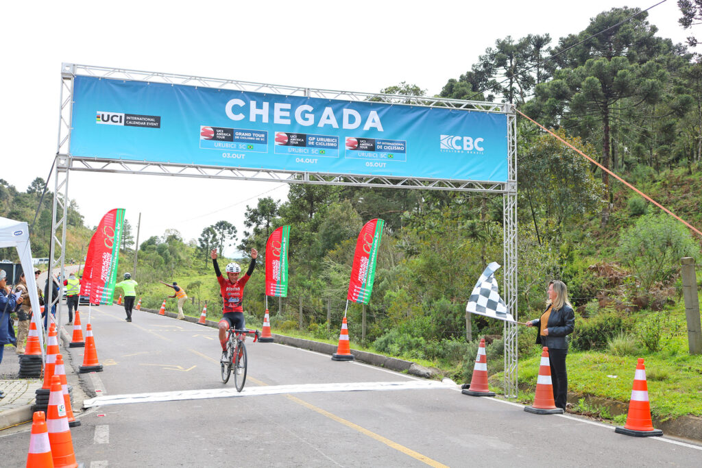 Imagem Ilustrando a Notícia: Atletas da Colômbia são os campeões do GP Internacional de Ciclismo, em Urubici