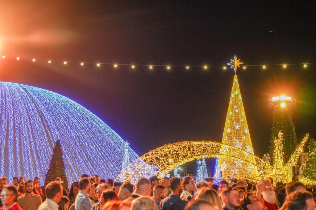 Imagem Ilustrando a Notícia: Natal do Bem conta com uma árvore natalina de 40 metros de altura e atrações gratuitas para todas as idades