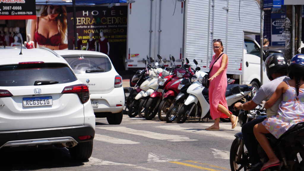 Imagem Ilustrando a Notícia: Goianienses relatam falta de respeito diário com pedestres na capital