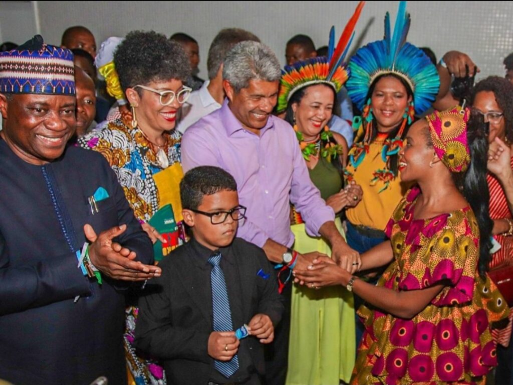 Imagem Ilustrando a Notícia: Governador da Bahia sanciona lei que proíbe contratação de condenados por racismo em cargos públicos