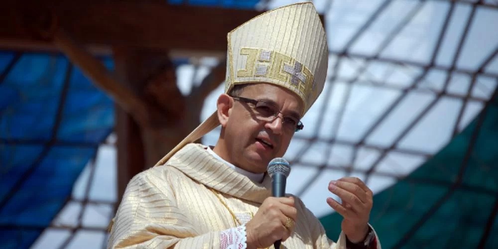 Imagem Ilustrando a Notícia: Papa Francisco aceita renúncia de bispo brasileiro após denúncias de assédio sexual; entenda