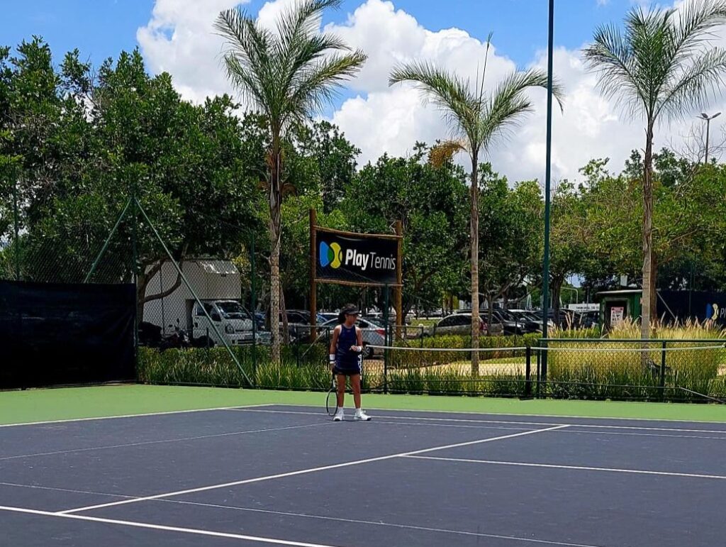 Imagem Ilustrando a Notícia: Tenista goiana, Carolina Póvoa é campeã Torneio Brasiliense de Tênis Kids