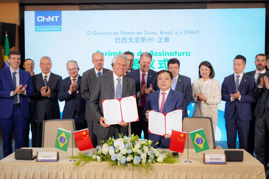 Imagem Ilustrando a Notícia: Na China, Caiado firma contrato com multinacional do ramo de energia que abrirá sede em Itumbiara