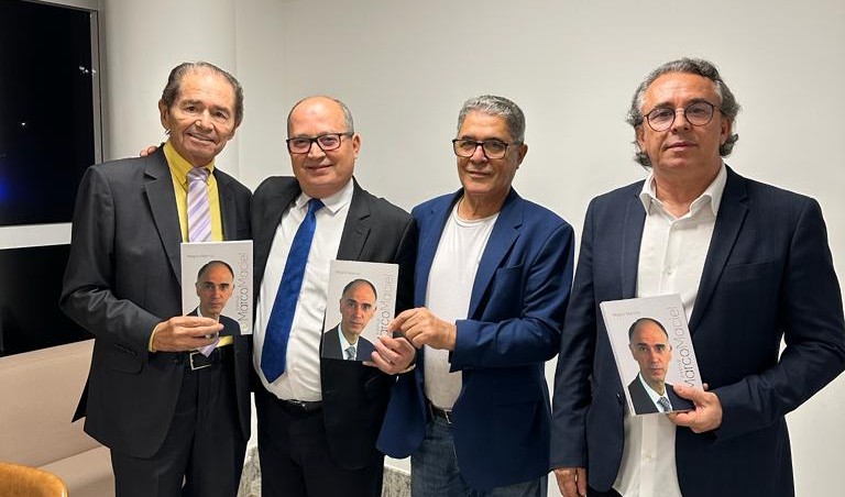 Imagem Ilustrando a Notícia: Grupo O Hoje prestigia lançamento de livro em homenagem ao ex-vice-presidente Marco Maciel