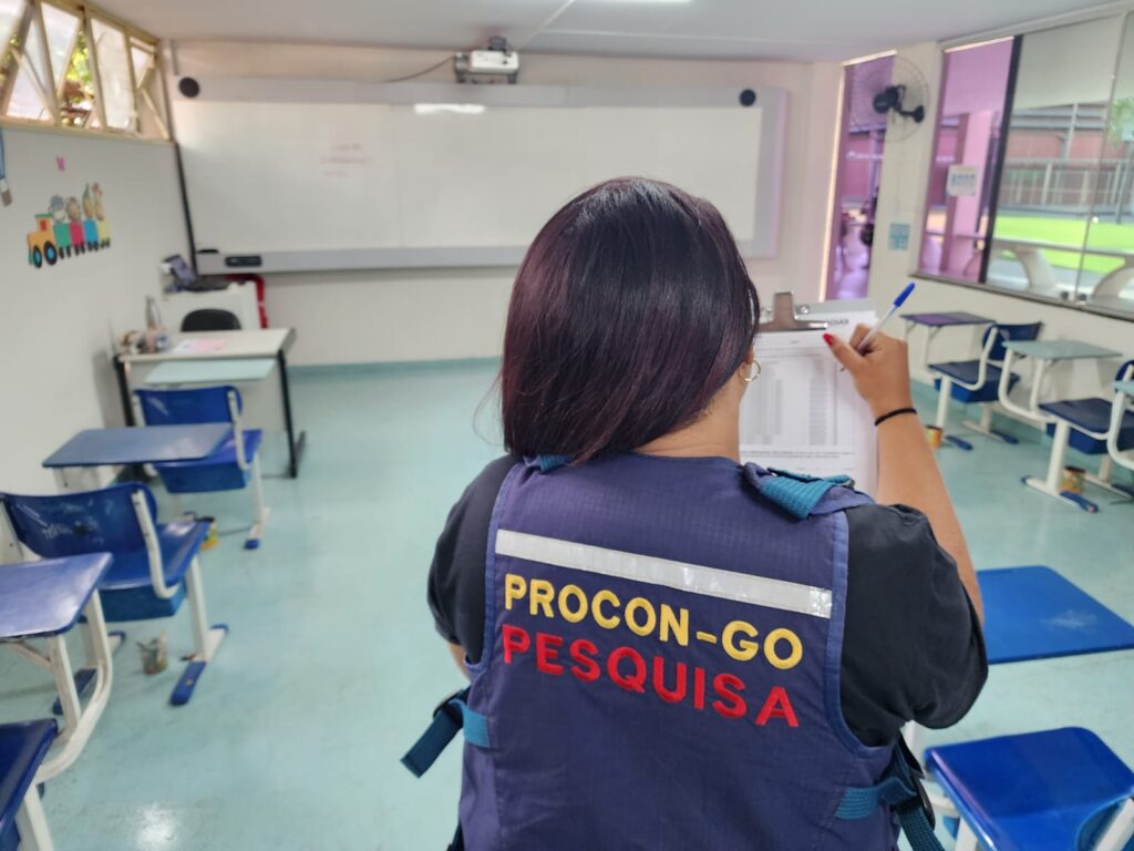 Imagem Ilustrando a Notícia: Procon Goiás identifica variação de quase 170% em mensalidades escolares