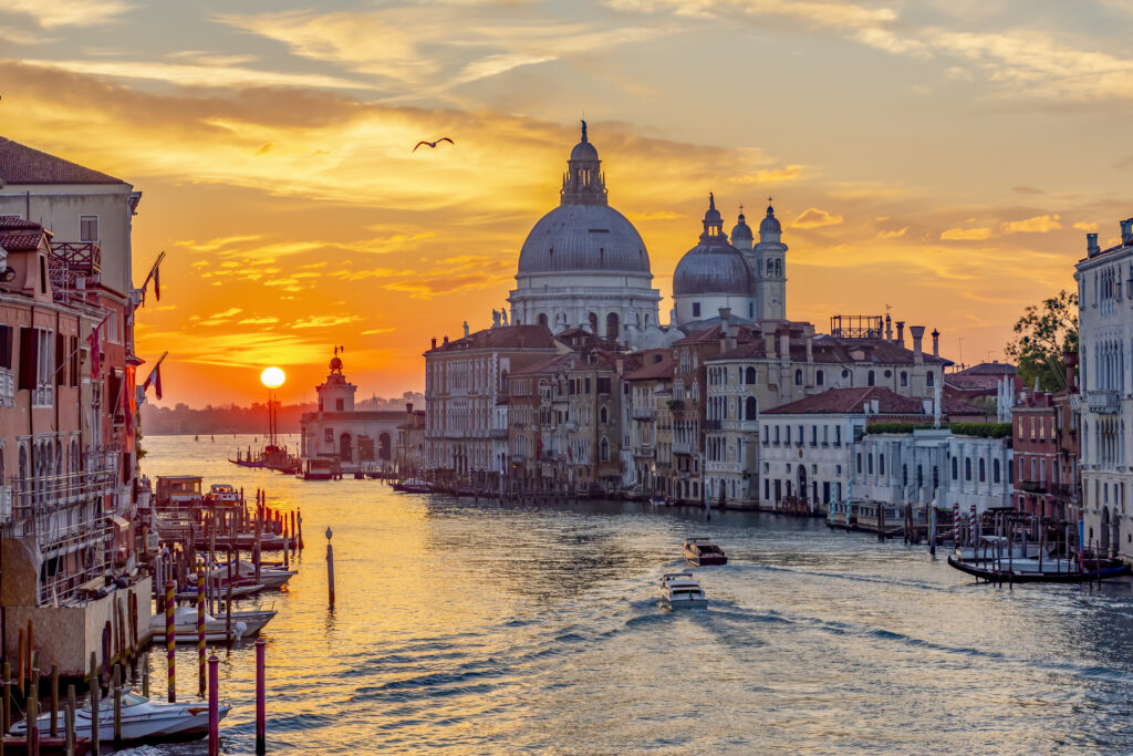 Imagem Ilustrando a Notícia: Veneza passa a limitar número de visitantes e cobrará taxa de visitantes
