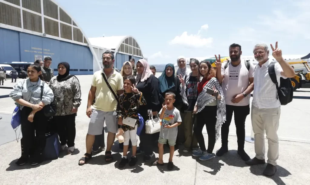 Imagem Ilustrando a Notícia: Vinte e seis repatriados de Gaza chegam a São Paulo