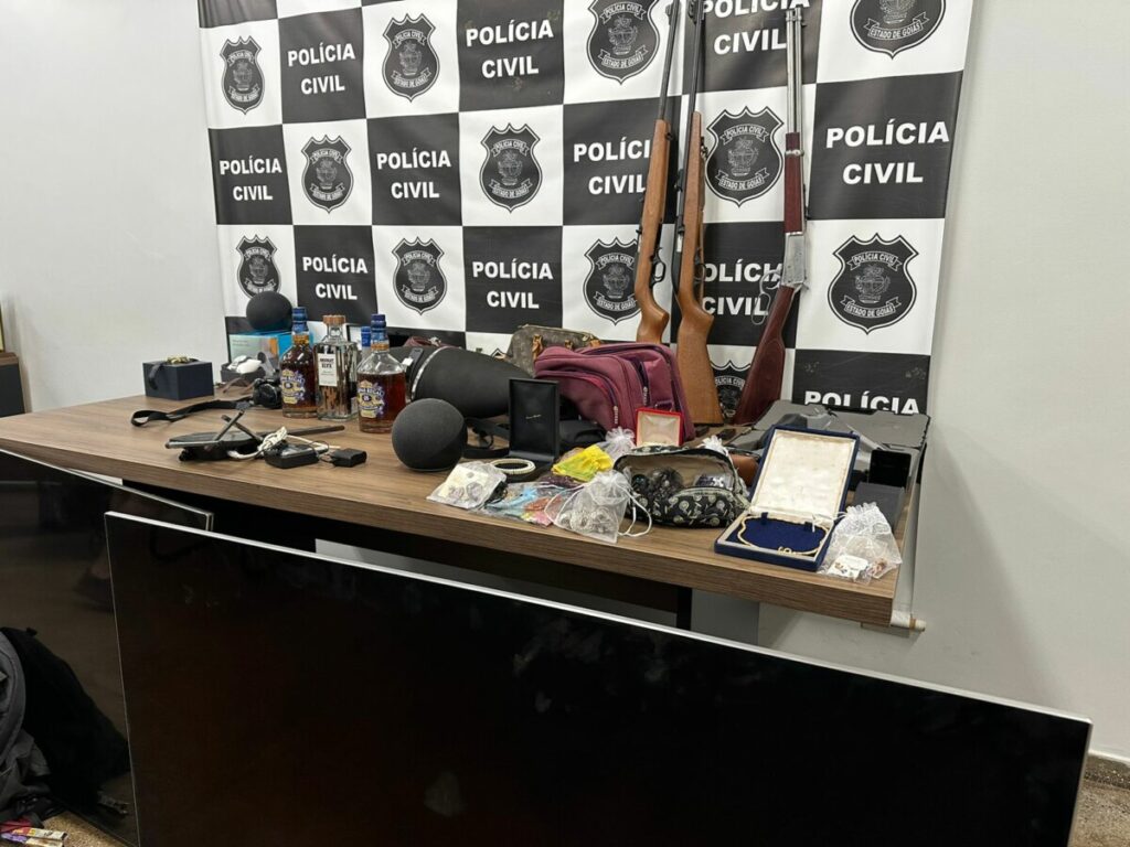 Imagem Ilustrando a Notícia: Polícia Civil de Itumbiara prende quadrilha por roubo em residência
