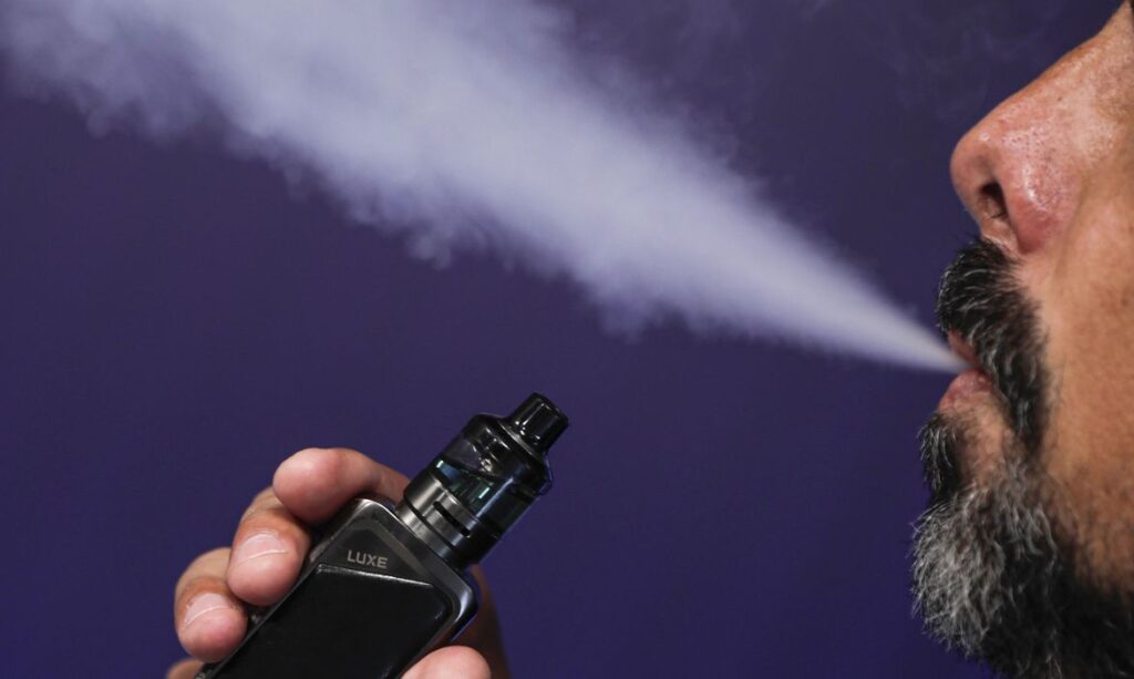 Imagem Ilustrando a Notícia: Cigarros eletrônicos afetam saúde bucal e causam câncer, alertam especialistas