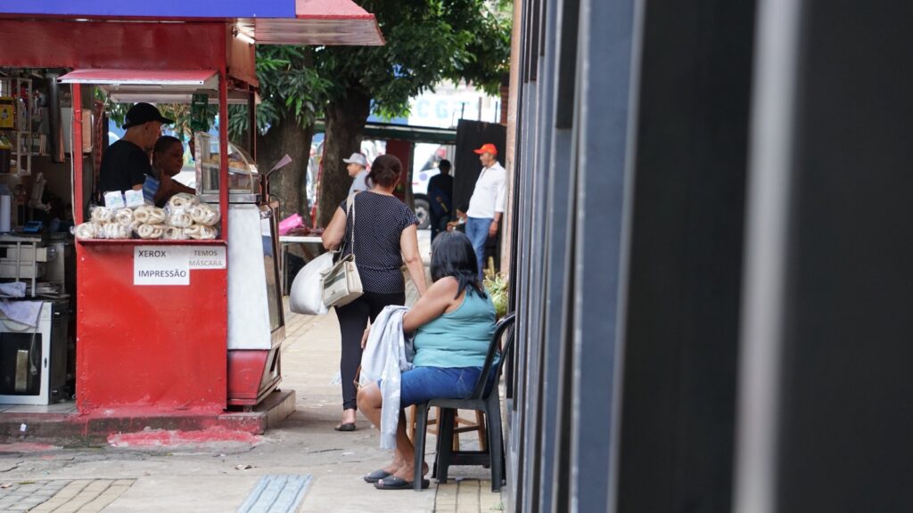 Imagem Ilustrando a Notícia: Manejo de quiosques preocupa comerciantes próximos ao HGG