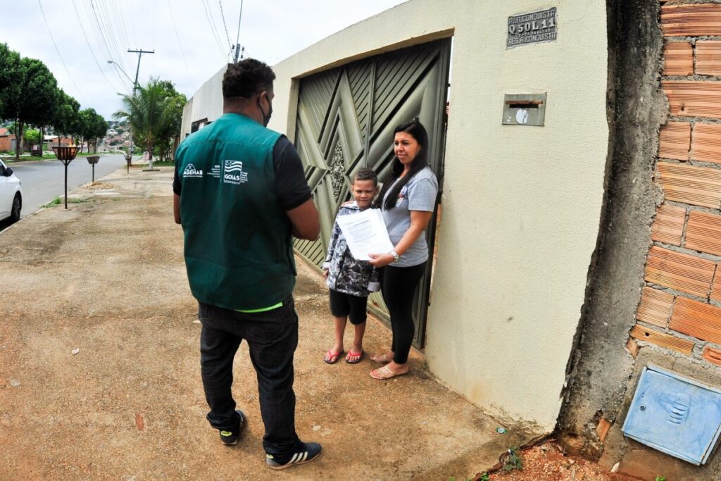Imagem Ilustrando a Notícia: Agehab cadastra moradores para regularização de escrituras em Goiânia
