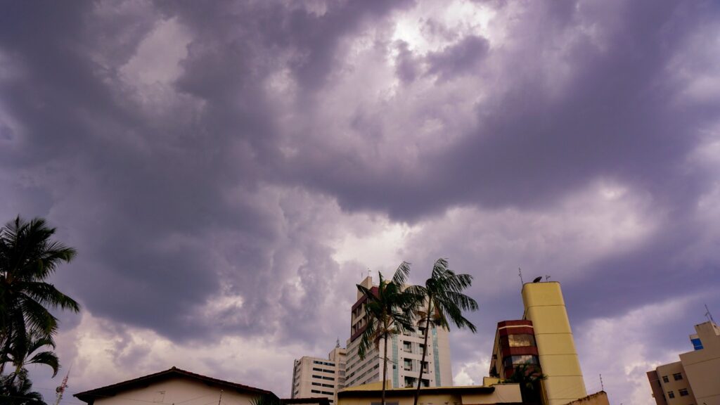 Imagem Ilustrando a Notícia: Goiás começa dezembro com alerta de chuvas intensas