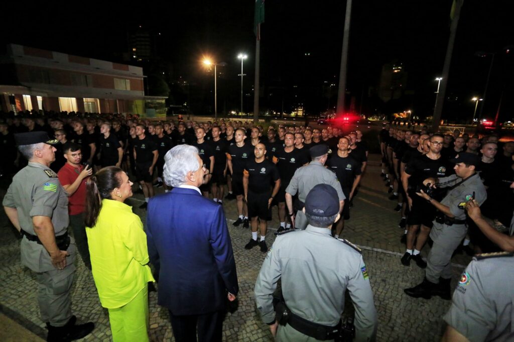 Imagem Ilustrando a Notícia: Caiado recepciona alunos aprovados em concurso da PM