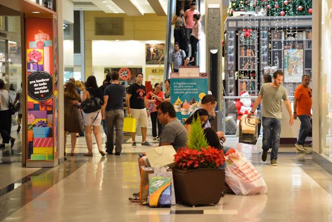 Imagem Ilustrando a Notícia: Restrições ao crédito preocupam lojistas nas vendas para o Natal