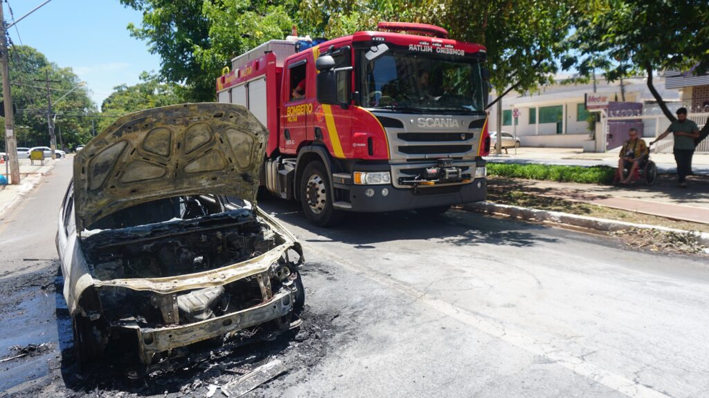 Imagem Ilustrando a Notícia: Cuidador salva cadeirante de carro em chamas no Centro de Goiânia