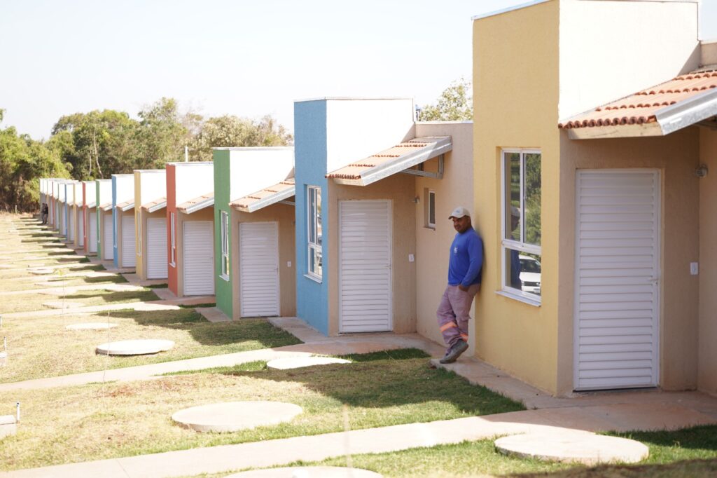Imagem Ilustrando a Notícia: Governo de Goiás já entregou 717 casas a custo zero em 2023