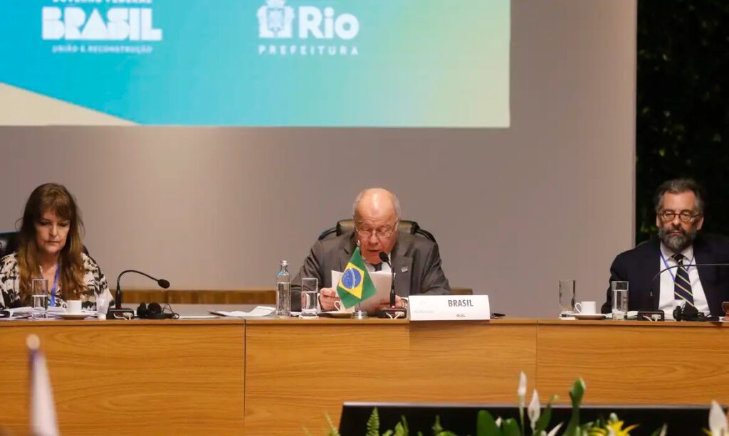 Imagem Ilustrando a Notícia: Ministro das Relações Exteriores pede defesa da paz na América do Sul