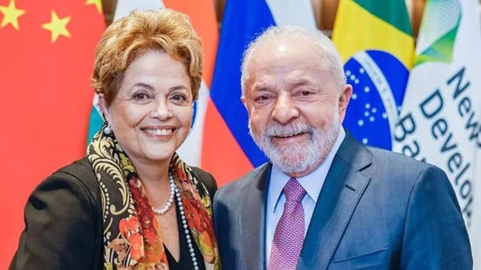 Imagem Ilustrando a Notícia: Lula chama de fascista mulher que tentou constranger Dilma por voo de primeira classe