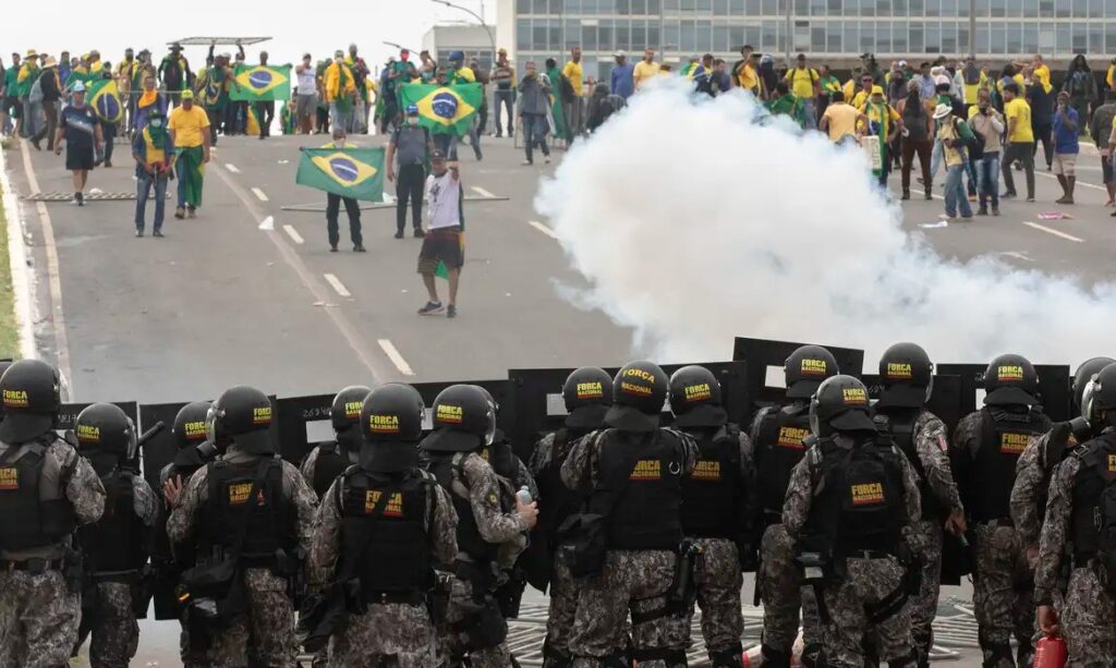 Imagem Ilustrando a Notícia: Moraes vota por condenar mais 29 réus pelos atos de 8 de janeiro