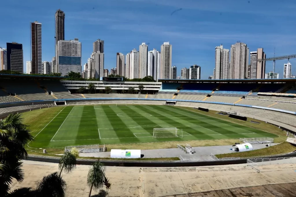 Imagem Ilustrando a Notícia: Três proposta para a modernização do Estádio Serra Dourada foram entregues para o Governo de Goiás