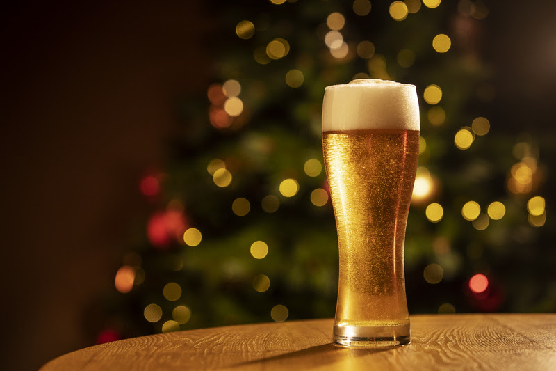 Imagem Ilustrando a Notícia: Cerveja pode causar desidratação? Especialista dá dicas de cuidados com a saúde na ceia de Natal