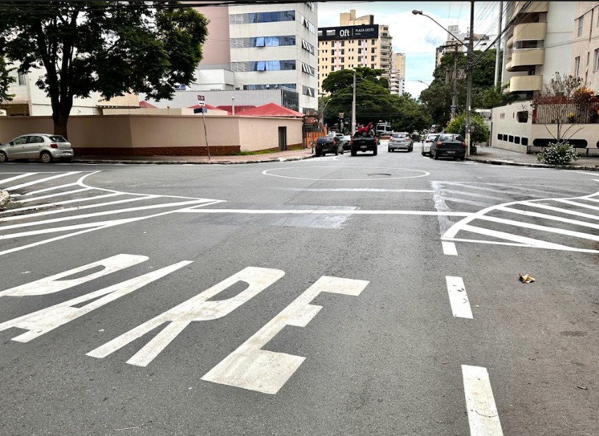 Imagem Ilustrando a Notícia: Prefeitura implanta rotatórias em dois cruzamentos no Setor Oeste