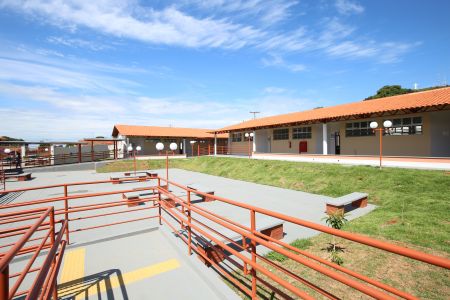 Imagem Ilustrando a Notícia: Recém-inauguradas, duas escolas estaduais abrem matrículas em Aparecida e Goiânia