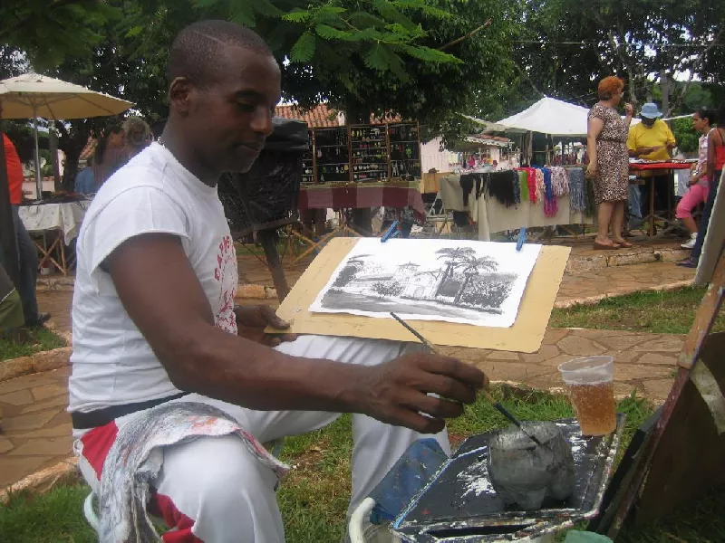 Imagem Ilustrando a Notícia: Mestre Mirim Santos, sua maestria artística e o compromisso social em Pirenópolis