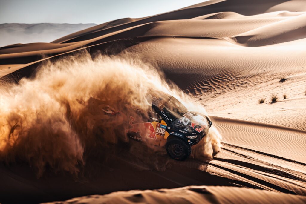 Imagem Ilustrando a Notícia: Dakar completa uma semana com Moraes ascendendo de 10º para 4º na classificação geral