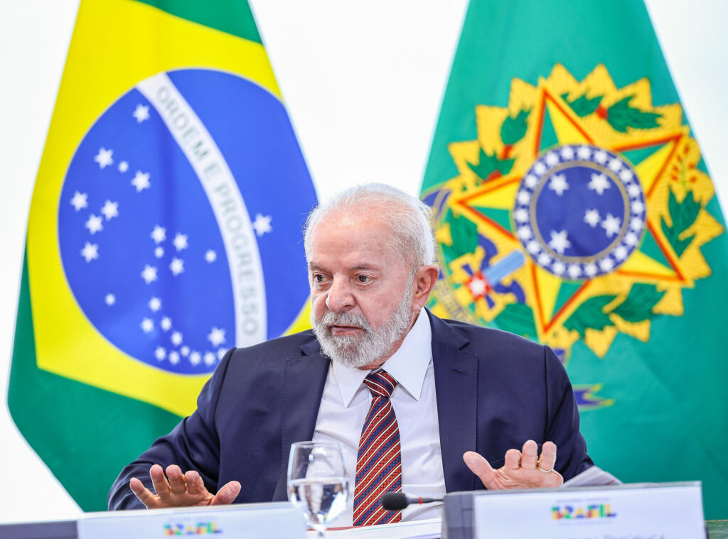 Imagem Ilustrando a Notícia: Lula estuda apoio do Brasil à denúncia da África do Sul contra Israel