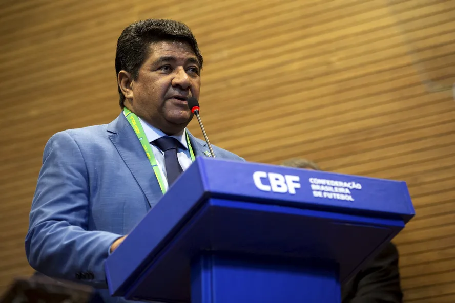 Imagem Ilustrando a Notícia: Ednaldo Rodrigues volta ao cargo de presidente da CBF e demite Fernando Diniz como técnico interino