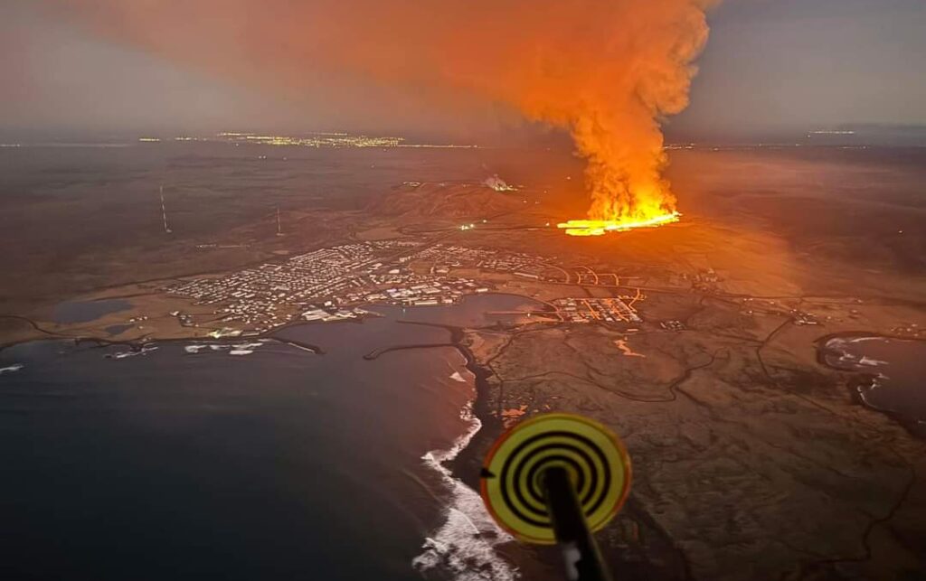Imagem Ilustrando a Notícia: Erupção vulcânica na Islândia leva à evacuação de cidade pela segunda vez em menos de um mês mês