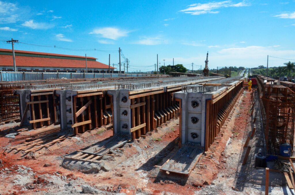 Imagem Ilustrando a Notícia: Obras do Viaduto Portal da Fé avançam 15% do projeto