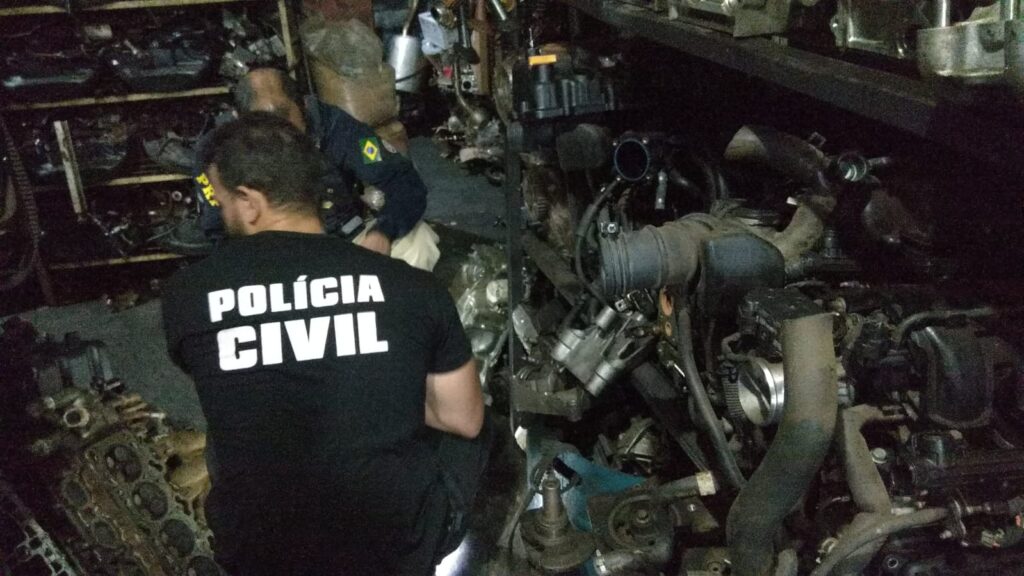 Imagem Ilustrando a Notícia: Polícia Civil cumpre mandados de busca e apreensão contra suspeitos que vendiam peças de automóveis de forma ilegal, em Goiás