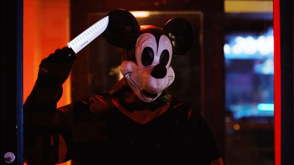 Imagem Ilustrando a Notícia: Mickey Mouse será serial killer em novo filme de terror; entenda