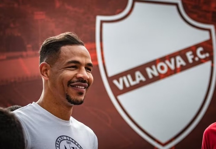 Imagem Ilustrando a Notícia: Vila Nova acerta com o volante Fernandão o seu retorno ao clube