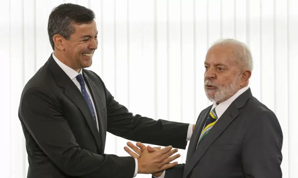 Imagem Ilustrando a Notícia: Lula e Peña discutem tarifas de Itaipu, mas não chegam a acordo