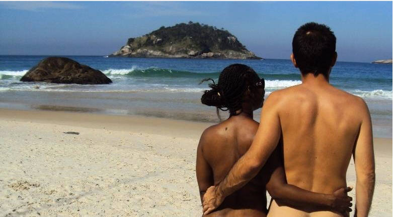 Imagem Ilustrando a Notícia: Praia de Massarandupió é uma das oito oficiais para o nudismo no Brasil