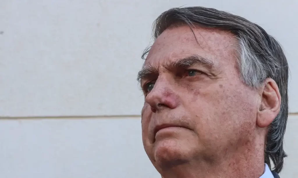 Imagem Ilustrando a Notícia: Ordem do STF determina que Bolsonaro entregue passaporte à Justiça 