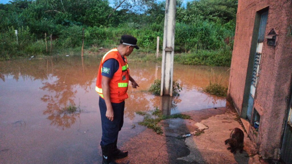 Imagem Ilustrando a Notícia: Estragos das últimas chuvas foram minimizados pela Defesa Civil 