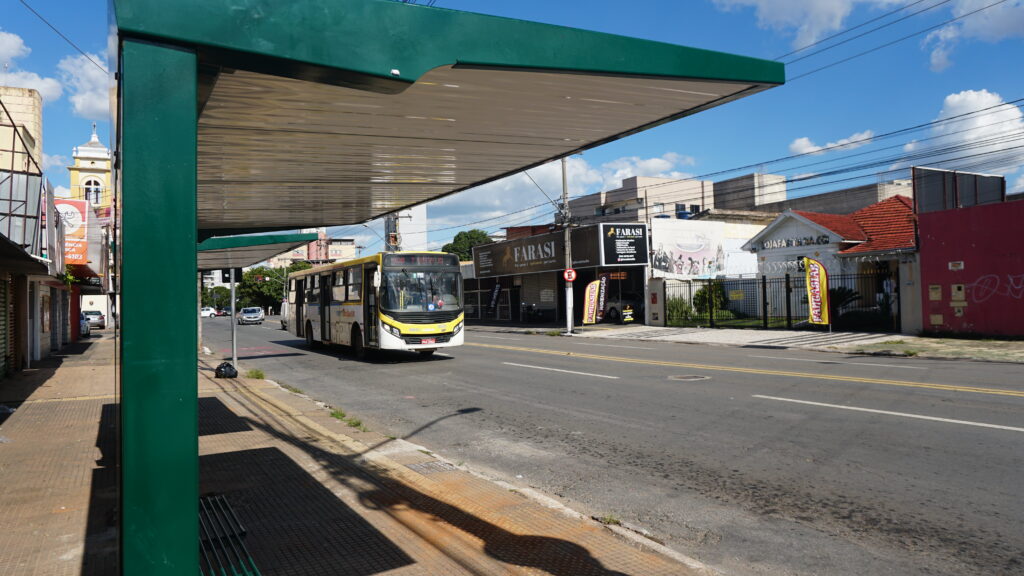 Imagem Ilustrando a Notícia: RMTC implanta mais de 300 pontos de ônibus novos ou reformados em Goiânia e região