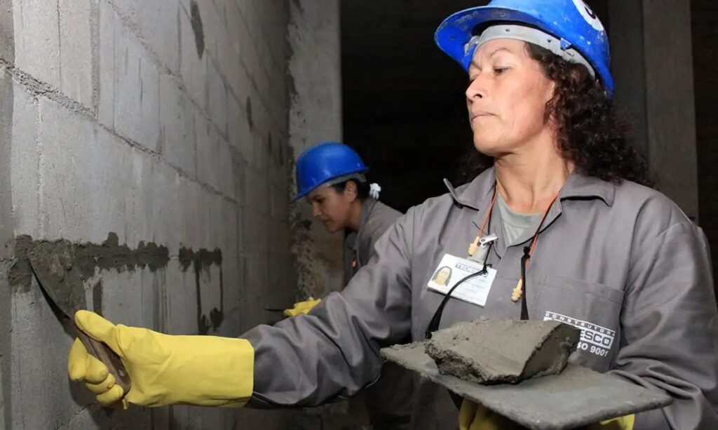 Imagem Ilustrando a Notícia: Mulheres são apenas 10% dos trabalhadores da construção civil em Goiás